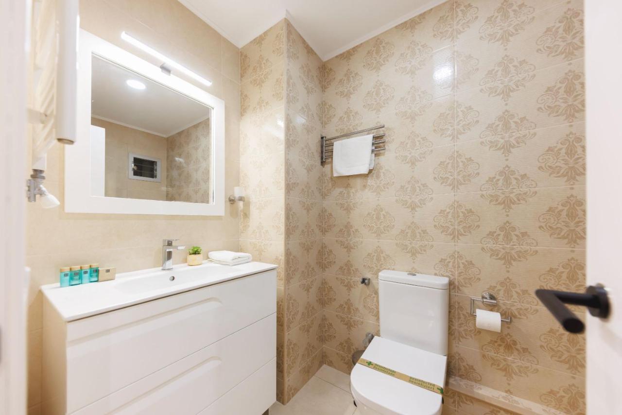 Bravissimo Figuerola, Spacious 3-Bedroom Apartment Girona Exteriör bild