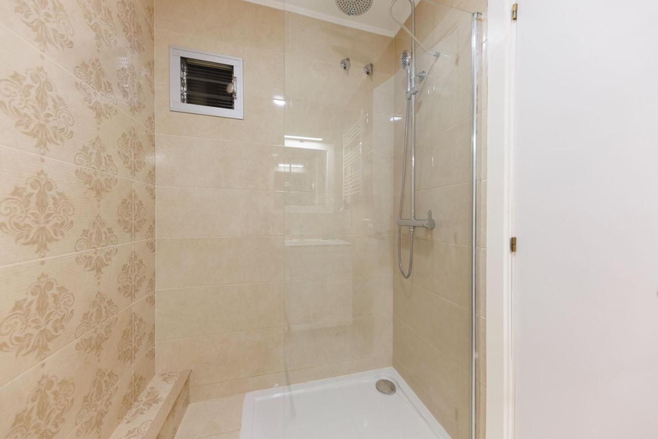 Bravissimo Figuerola, Spacious 3-Bedroom Apartment Girona Exteriör bild